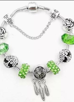 Браслет с шармами зеленый