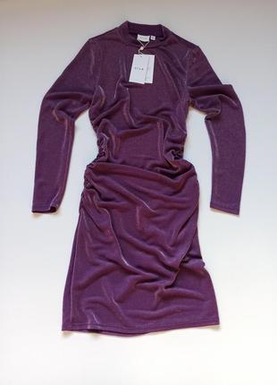 Эффектное вечернее платье с люрексной нитью