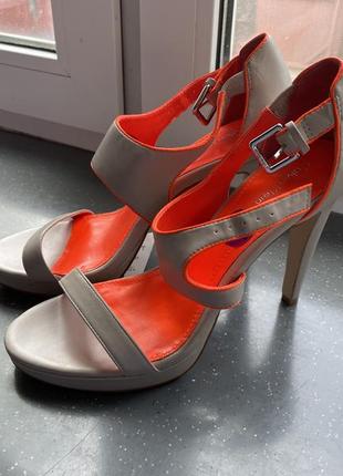 Calvin klein туфли-босоножки на высоком каблуке3 фото