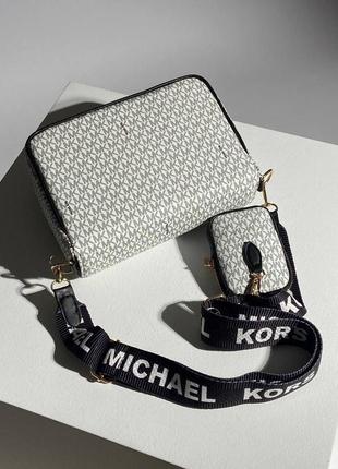 Сумка
michael kors padded shoulder
white6 фото