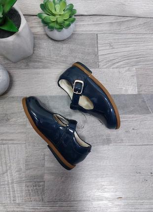 Туфли clarks для девочки синие лакированные4 фото