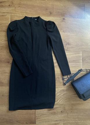 Платье с плечиками