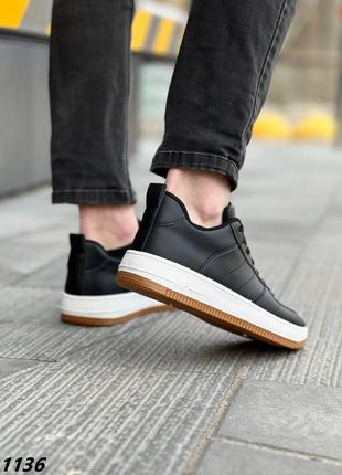 Мужские черные кроссовки, легкие и удобные3 фото