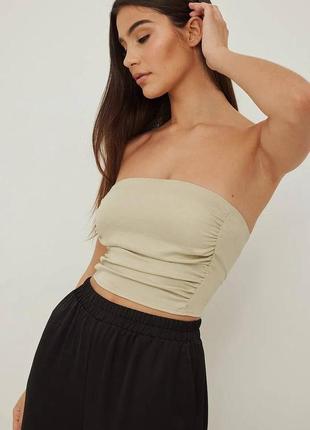 Топ сатиновий бежевий на силіконовій резиночці, на спині зав‘язкєтся по типу корсету