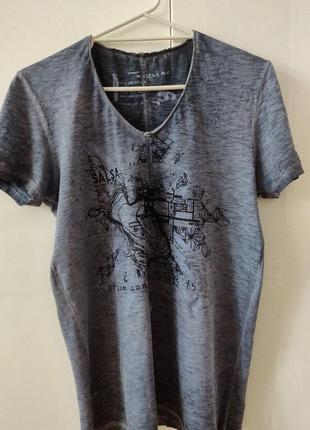 Модна футболка