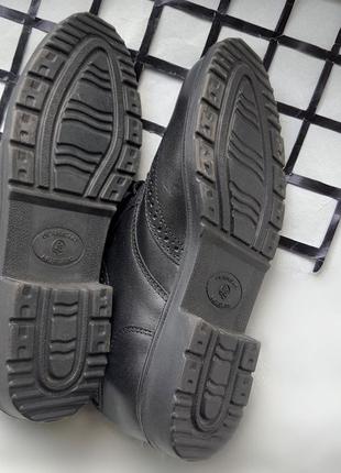 Новые мужские туфли