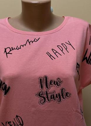 Розовая насыщенная футболка с надписями и камушками на резинке💖💖💖2 фото