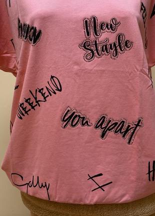 Розовая насыщенная футболка с надписями и камушками на резинке💖💖💖3 фото