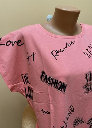 Розовая насыщенная футболка с надписями и камушками на резинке💖💖💖8 фото
