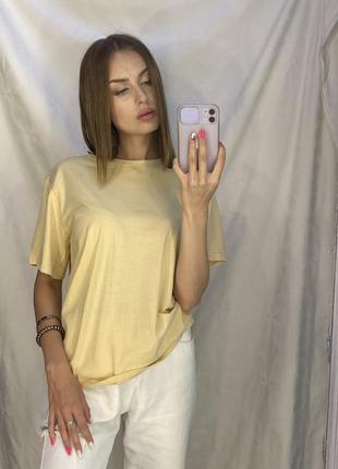 Жіноча стильна базова світло жовта футболка оверсайз розмір s-422 фото