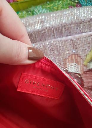 Красная косметичка givenchy с золотой фурнитурой