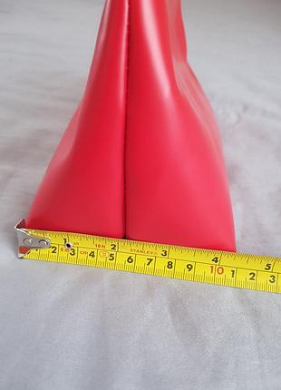 Красная косметичка givenchy с золотой фурнитурой