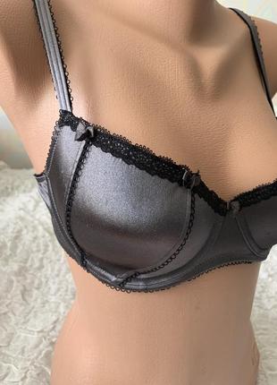 Красивый бюст hunkemoller 75c
