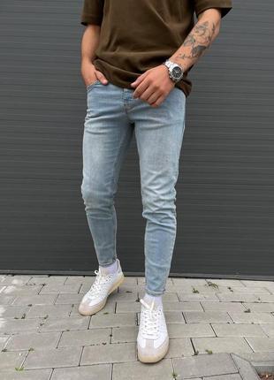 Модні звужені джинси для чоловіків хлопців базові світлі сині блакитні демісезонні весна осінь туреччина 72111 фото
