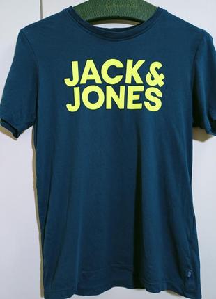 Футболка з написом jack & jones.