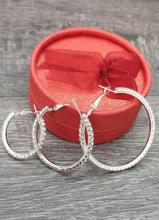 Подарок девушке - классические женские серьги-кольца "конго с дорожкой цирконов в серебре 55 мм." в коробочке3 фото