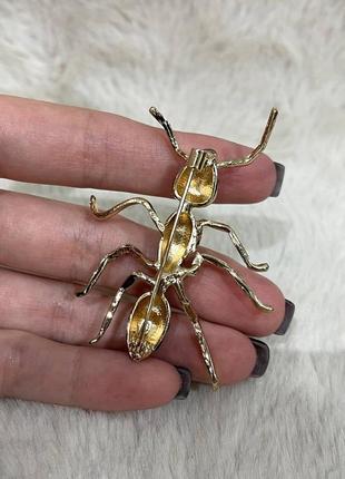 Стильна жіноча брошка "працьовита мураха в золоті" - оригінальний подарунок дівчині2 фото