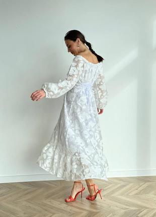 Платье есть видео длинное макси органза кружевное с корсетной шнуровкой с длинными рукавами фонариками вечернее свадебное с открытыми плечами