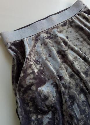 Стильная модная юбка из красивейшего бархата благородного серого цвета5 фото