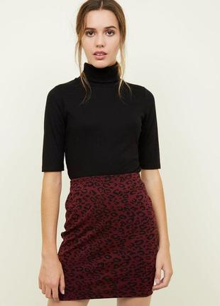 Красивая стильная юбка трикотажная мини цвета марсала в модный принт аналитический2 фото
