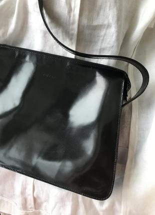 Шкіряна сумка лакована вмістка чорна