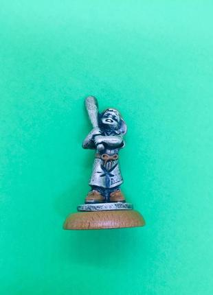 Серебряный лев с телефоном и ноутбуком7 фото