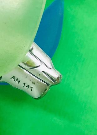 Серебряный лев с телефоном и ноутбуком10 фото