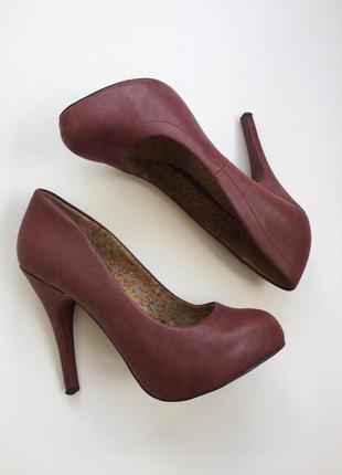 Туфли мягкого бордового цвета на каблуке
