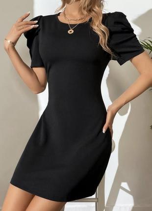 Класична жіноча сукня простого крою, довжиною міні, чорного кольору. модель з короткими рукавами2 фото