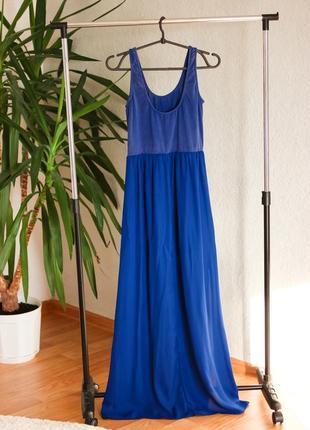 Синє плаття в підлогу з розрізами