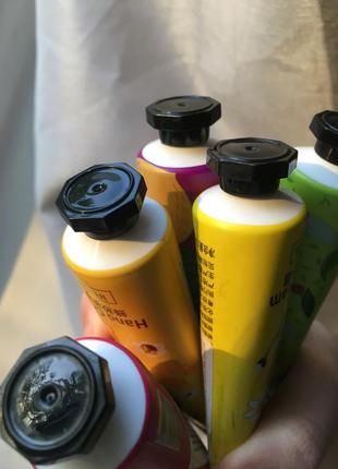 Зволожувальний крем з екстрактом ромашки для сухої шкіри рук зволожуючий для зволоження та живлення images hand cream chamomile extract4 фото