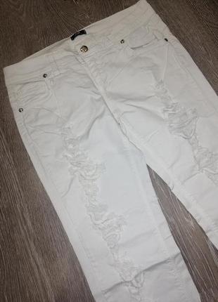 Рвані штани джинси скіни