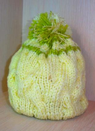Дитяча в'язана шапочка, ручна робота.