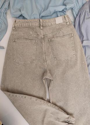Светлые джинсы слоучи bershka / укороченные брюки вниз на резинке/ мом джинсы bershka4 фото