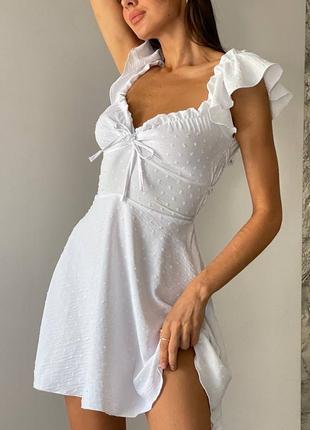Платье белое красивое мини на завязках голые плечи4 фото