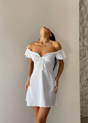 Платье белое красивое мини на завязках голые плечи5 фото