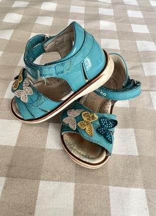 Детские сандали2 фото