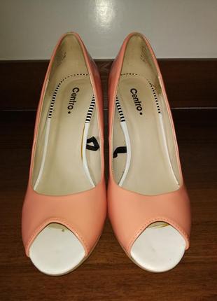 Туфлі мерехтливої кольору,одягалися один раз, розмір 39,25 см,каблук 11 см