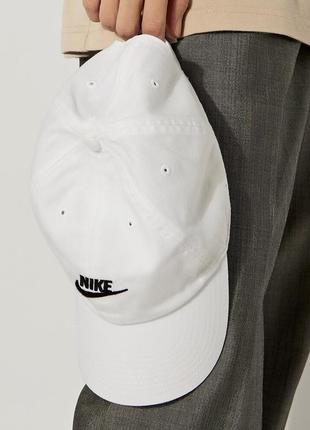 Кепка белая с вышитым логотипом nike 100% хлопок nike u nsw h86 cap futura washed