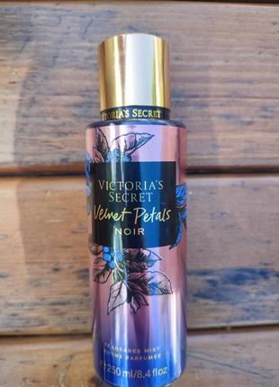 Парфюмированный спрей для тела victoria’s secret velvet petals noir 250 мл