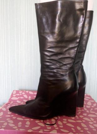 Шикарные демисезонные сапоги итальянской фирмы qige