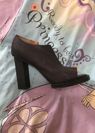 Босоніжки, черевики, ботильйони!!!!