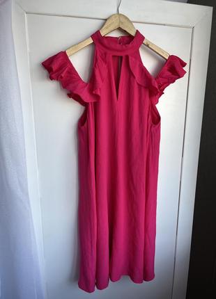Яскрава малинова барбі сукня вільного крою з рюшами