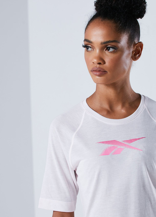Нежная легкая спортивнна футболка DV9536 reebok3 фото