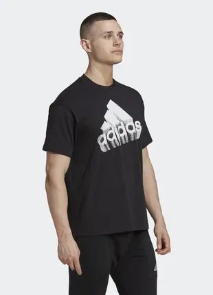 Футболка adidas essentials brand love logo