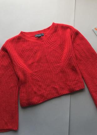 Стильный свободный укороченый красный свитер с рукавом