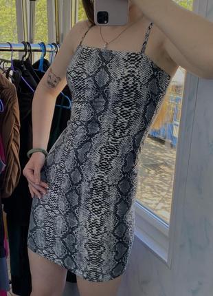 Обтягуюча сукня