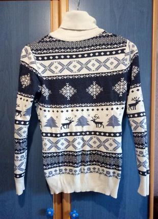 Теплый зимний свитер с оленями1 фото