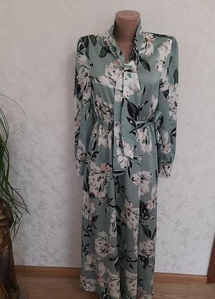 Красивое атласное платье миди цвет мяты бант галстук италия