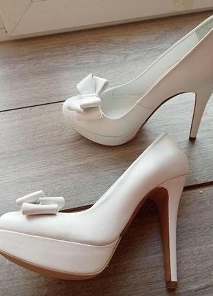 Весільні шкіряні туфлі